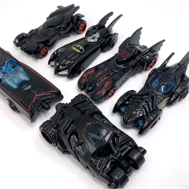 Carrinho Hot Wheels Batman The Dark Knight Batmobile Branco em Promoção na  Americanas