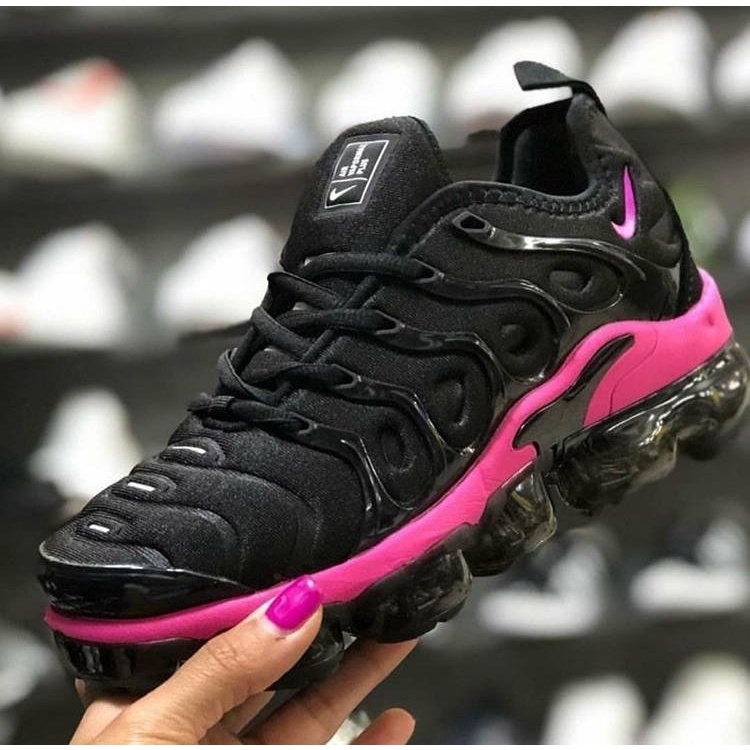 Vapormax plus preto e hot sale rosa