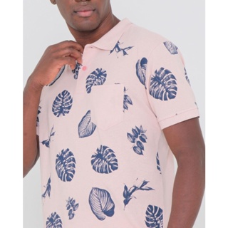 Polo Masculina Bolso Único Estampa Folhas Rosa