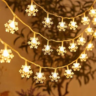 Luzes Estreladas Pequenas Coloridas Piscando De Corda Noturnas Do Mercado Noturno Com Decoração De Aniversário Da Atmosfera De Acampamento