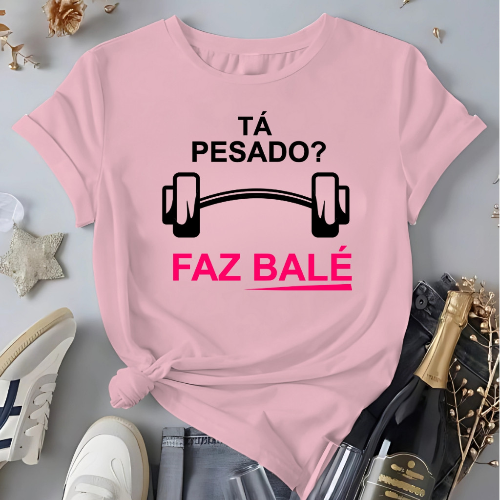 Maquete Preta Gildan 5000B, Maquete De Camiseta De Bebê G5000B, Camiseta Cropped Da Moda, Foto Ao Ar Livre, Imagem De Listagem POD, Modelo De Pessoa