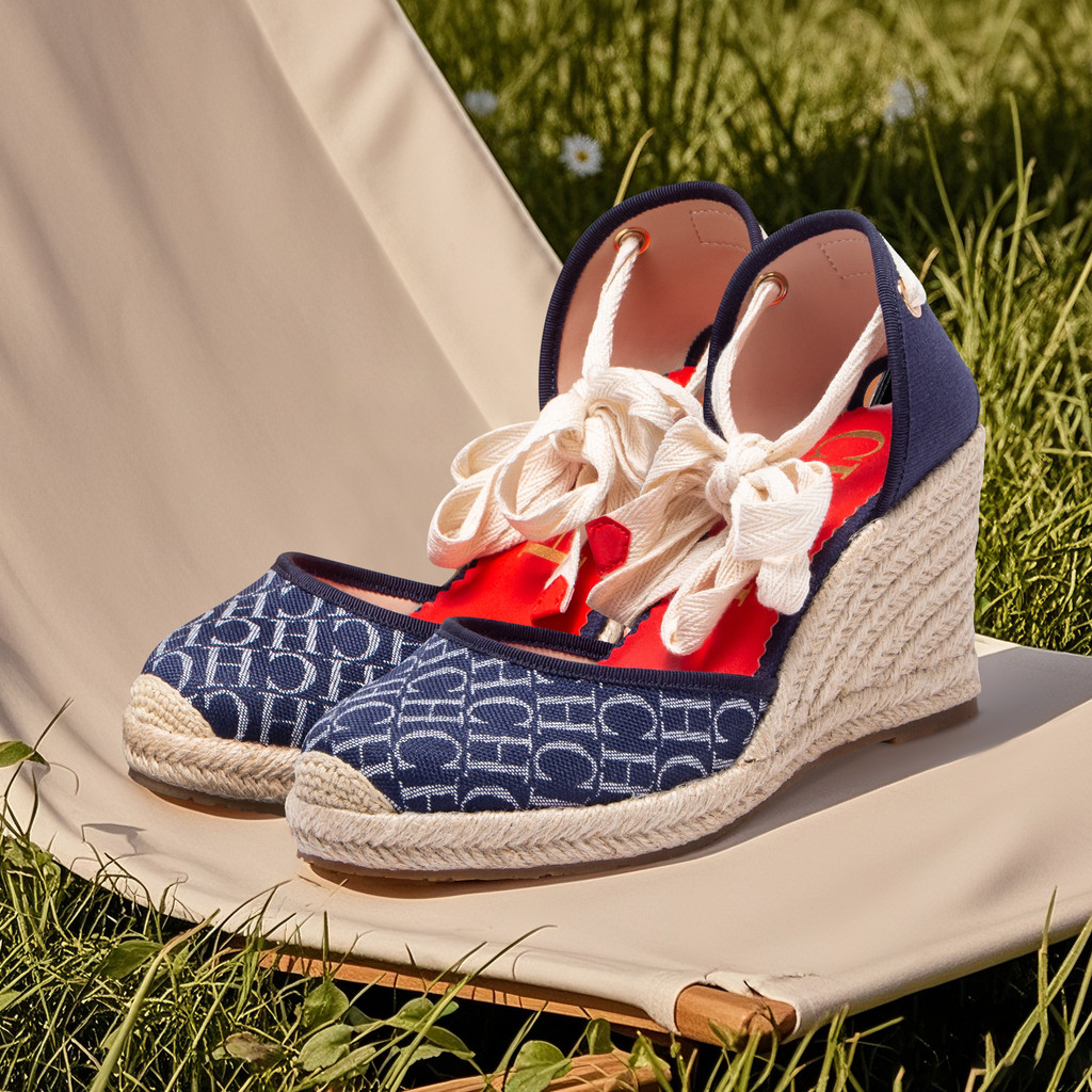 Sapatos De Salto Inclinado Feminino Verão Lona Cinta Sandálias Dedo Do Pé Fechado Tornozelo Praia Férias Festa 8cm