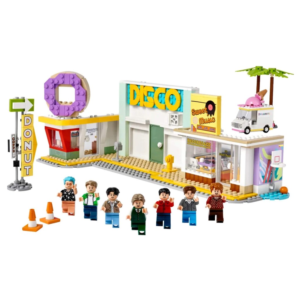 BTS Dynamite LEGO Ideas Cenário Kpop 749 Peças - 4111121339