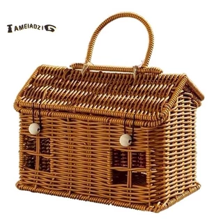 🔥Cesta de Imitação Rattan em Formato de Casa com Tampa, Organizador de Prateleira Decorativo Feito À Mão com Alça Dobráv em Oferta na Shopee