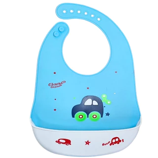 Babador Infantil Carrinho Azul Claro Impermeável C/ Bolso pega Migalhas - Castela