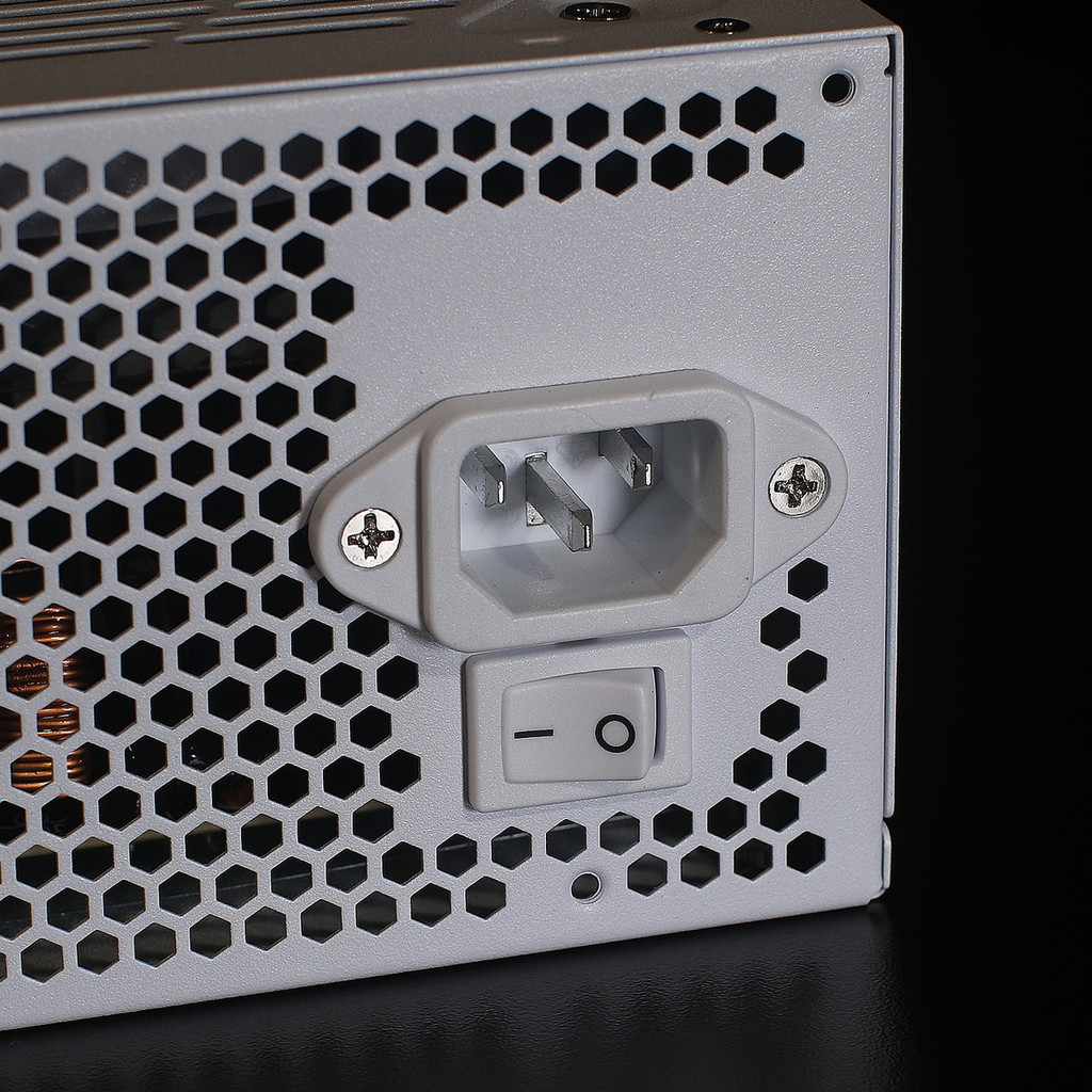 Fonte De Alimentação Pc Rbg 80 Plus Bronze Atx 550w Gamer