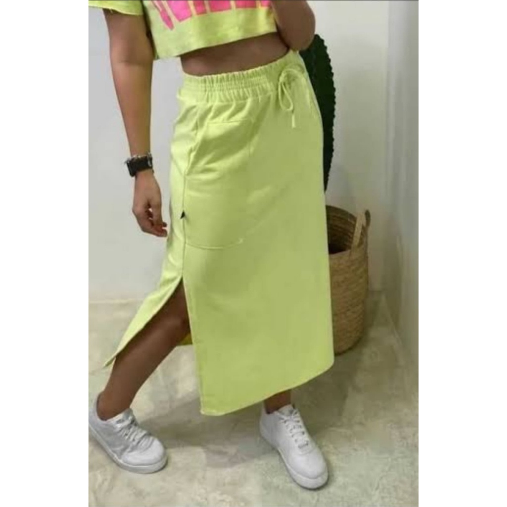 Novidade Saia Midi Moletinho Tendencia e conforto para usar com