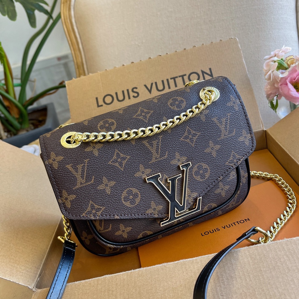 Louis Vuitton LV Crossbody chain bag design Simples E casual Bolsa De