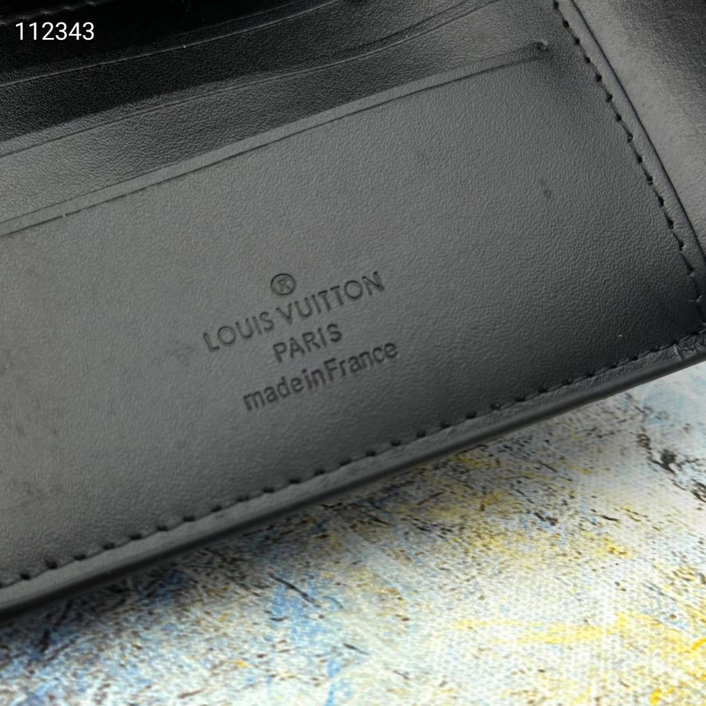 Fotografia Física 100% Original Autêntico Louis Vuitton Nova Carteira Curta  Em Relevo LV Carteira Masculina com Caixa Modelo: 60895 Pronto para Enviar  - Escorrega o Preço