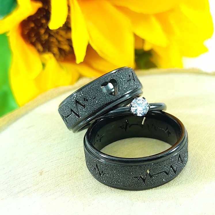 Par De Aliança Preta Diamantada Batimento Cardíaco Coração Vazado Modelo Exclusivo ref009