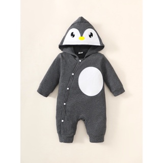 0-6 Meses Baby Cute Penguin Anime Figura De Amor Capuz Direito Com Um Pequeno Círculo Padrão Branco Oblíquo Pijama Romper De Manga Comprida De Peito