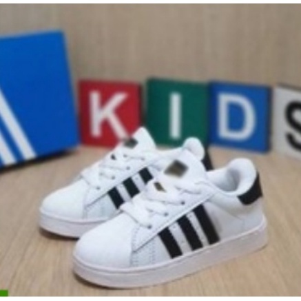 Tênis Adidas Original Superstar Infantil Nº 23/24 - Desapegos de Roupas  quase novas ou nunca usadas para bebês, crianças e mamães. 778650