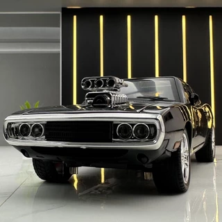 Modelo em miniatura de carro Dodge Charger R/T, escala 1:24, com luzes e sons, função de rotação, brinquedo de carro com música, enfeite de modelo colecionável, presente de coleção