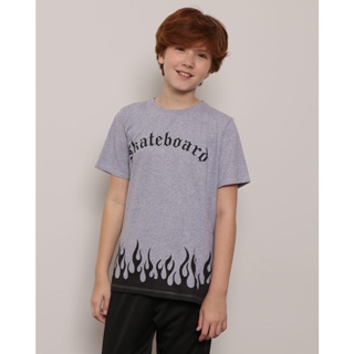 Camiseta Juvenil Manga Curta Estampa Skateboard e Chamas Cinza