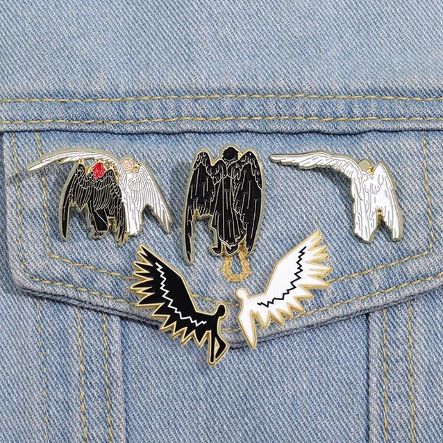 Anjos E Demônios Brochura TV Good Omens Metal Badge Fallen Angel Satan Mitologia Grega Acessórios De Vestuário Pin Jewelry Gift