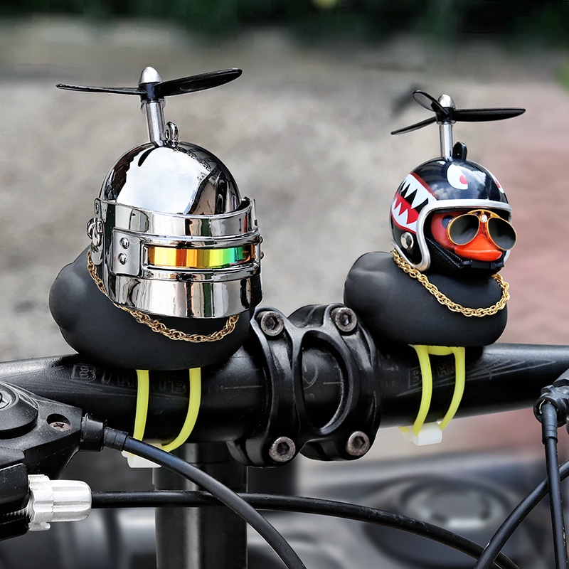 Pato Preto Com Hélice De Capacete Onda De Carro Quebrando Ornamentos Internos Decoração