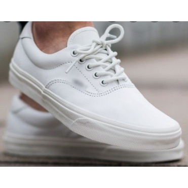 Vans store todo branco