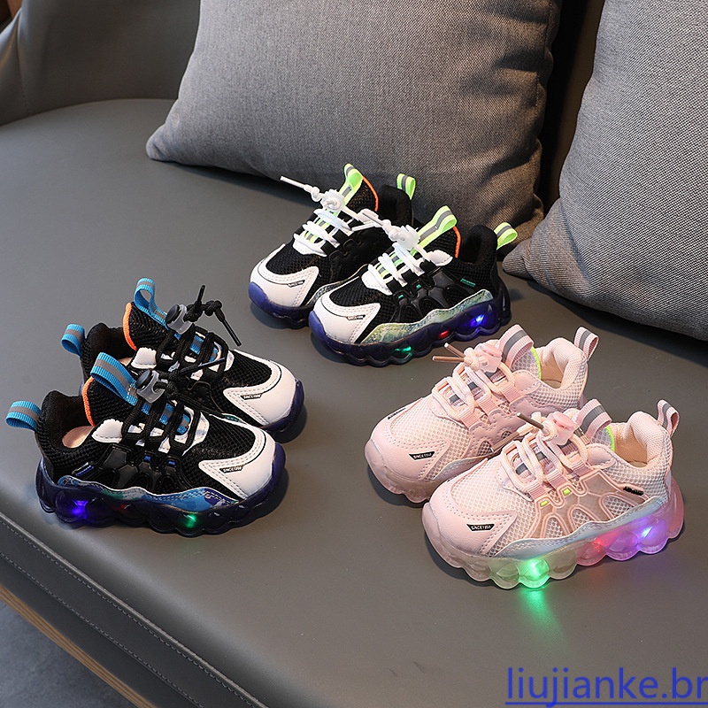 2022 Primavera e Outono Crianças Crianças Brilho Menino Tênis Estudante Tênis Tênis Tênis Tênis para crianças Sapatos LED Light Shining Coreano Sneakers 025