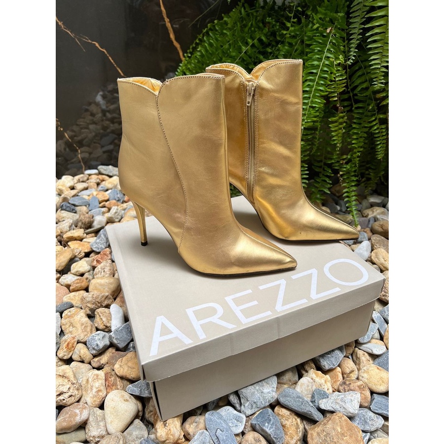 Bota Arezzo Dourada Salto Fino Bico Fino Couro Metalizada Desejo