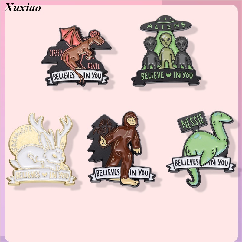 Texto Em Inglês Criativo " BELIEVES IN YOU " Brochura De Esmalte Cartoon Dinossauro Ovni Alienígena Lapela Primitiva Alfinete Mochila Acessórios Para Amigos