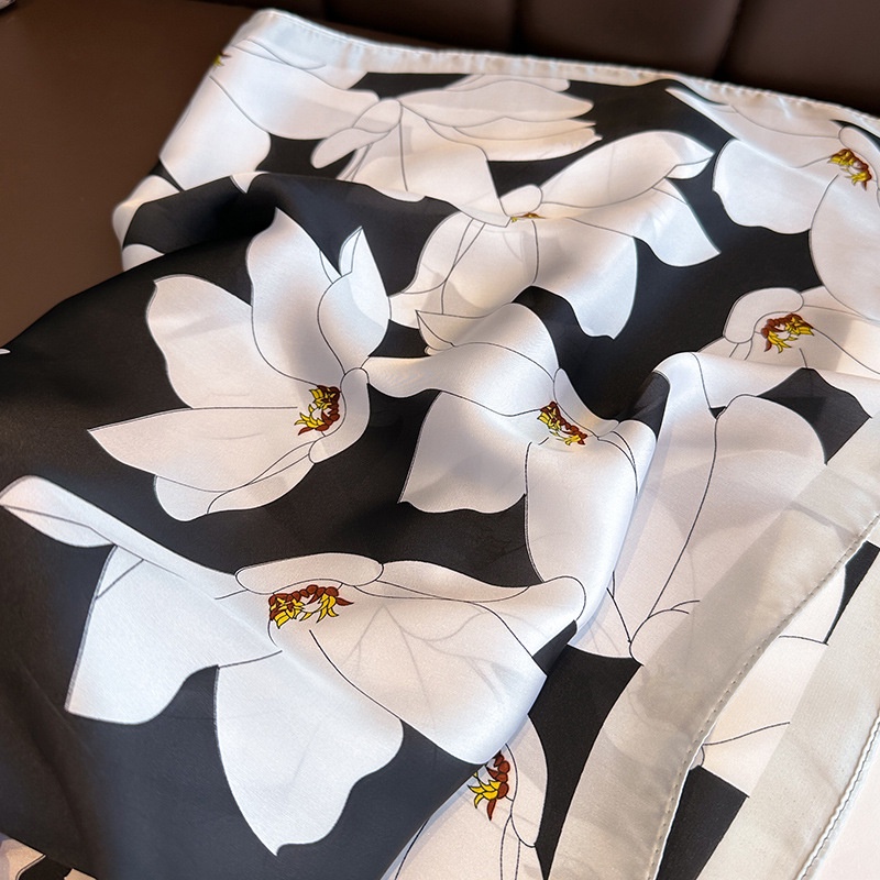 Mestre famoso] Lenço de seda temperamento feminino pequeno lenço quadrado  decorado 70 lenço quadrado profissional versão coreana do novo lenço quente  de outono e inverno cinto de cabelo francês