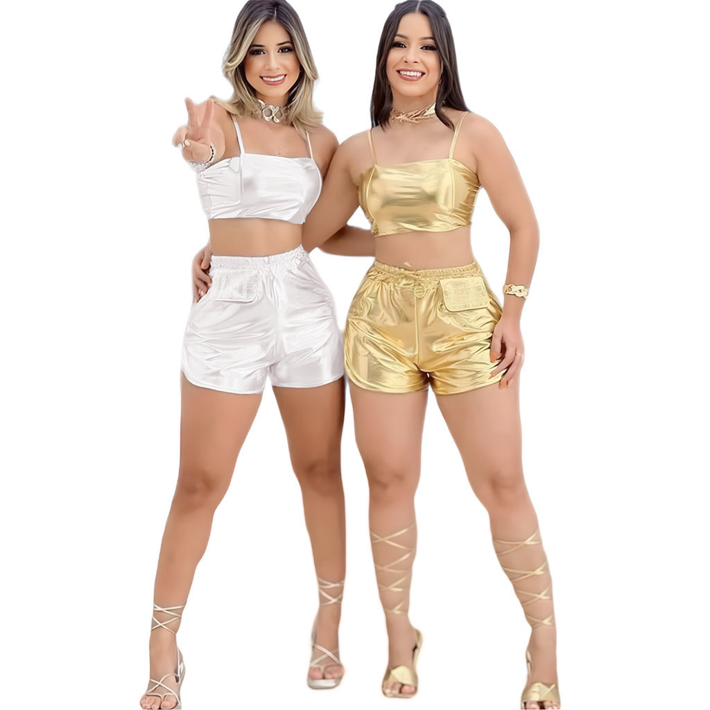 Conjunto Feminino Metalizado Cropped + Short Hot Pants Dourado Prata Tendência Bloquinho Moda Carnaval 2024 Verão Brilhoso