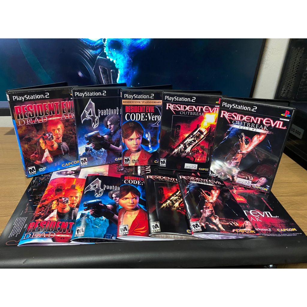 COLEÇÃO RESIDENT EVIL - PLAYSTATION 2 COM PÔSTER/MANUAIS