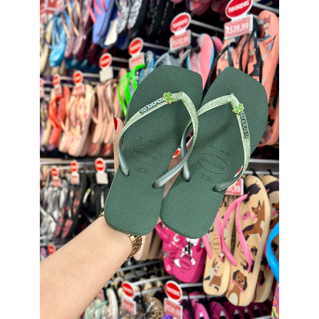 Havaianas Slim Square Glitter (Verde Olive) + Pingente Trevo de