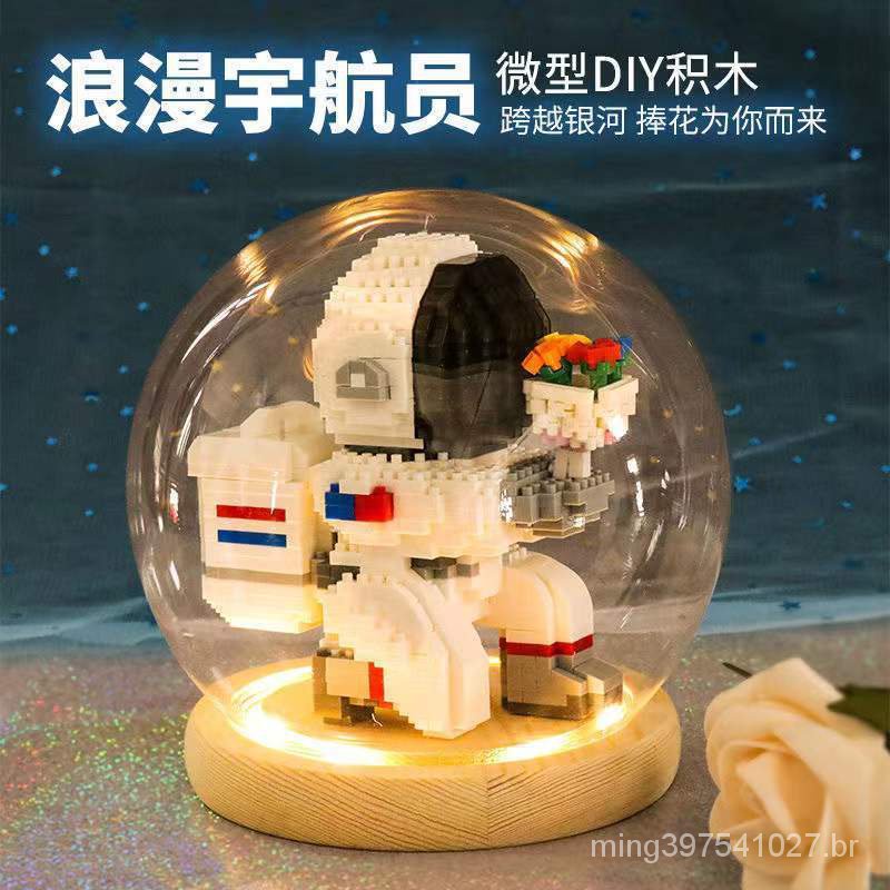 Astronauta da KMSG propõe astronauta com blocos de construção de ...