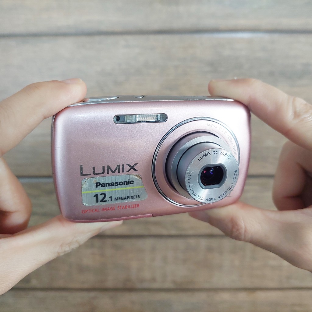 Câmera Digital Panasonic Lumix Rosa DMC-S1 12.1MP C/ 4x de Zoom