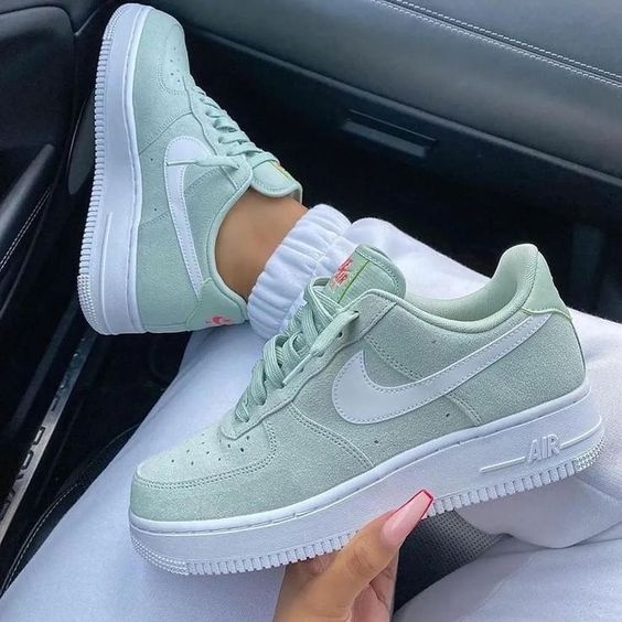 Air Force Shadow Pixel: O Sneaker que Une a Tradição dos Air Force com Detalhes Pixelizados