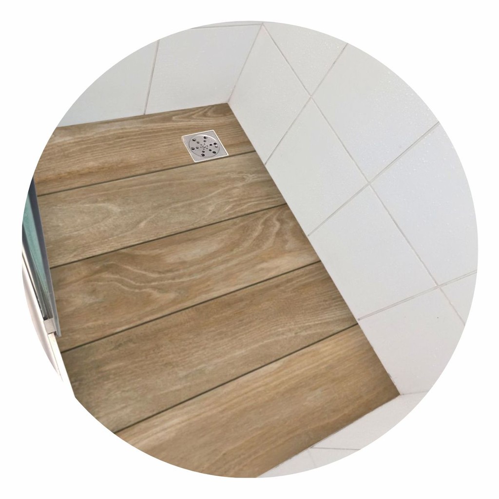 Piso vinil antiderrapante para banheiro Madeira freijó envelhecida - 1 ...