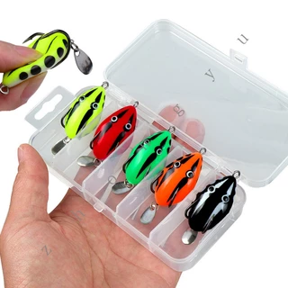 Um conjunto de 5pcs Umpan Katak Casting 4cm /5.6g Isca Artificial de Rã Mini Mina Dupla de Anzol Macio