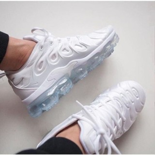 Vapormax plus best sale triple blue