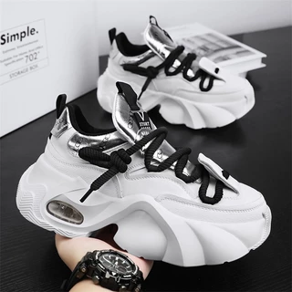 A versão coreana da primavera de 2024 para estudantes do sexo masculino, sapatos pequenos e brancos, casuais e versáteis, moda de fundo grosso, amortecedor, resistente ao desgaste, sapatos de pai adolescente