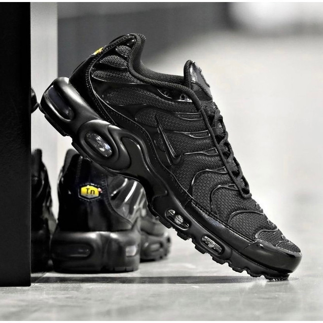 Air max 95 plus preto best sale e dourado