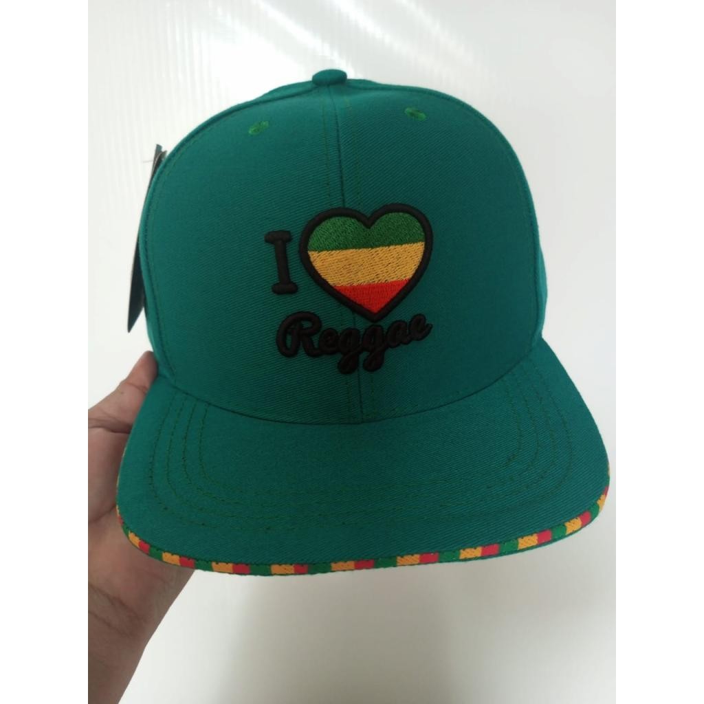 Boné Aba Curta bordado Eu Amo Reggae, com detalhes nas cores do reggae ...