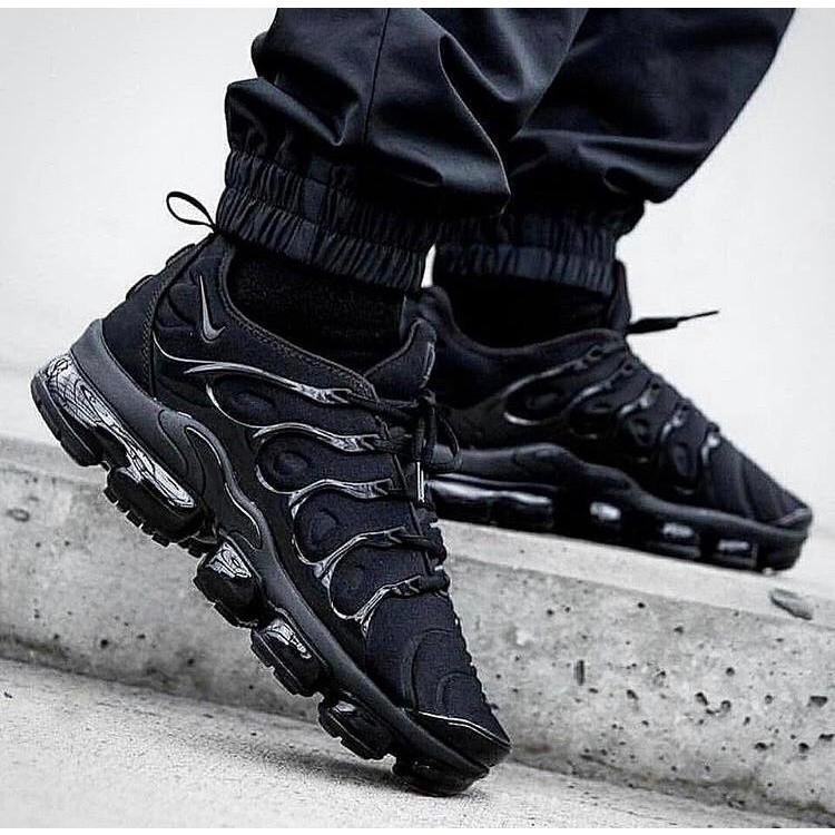 Nike vapormax plus store lançamento