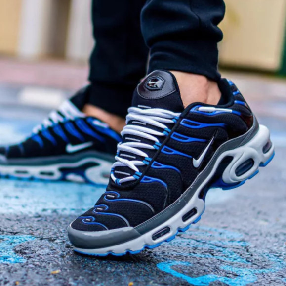 Kids black cheap air max plus