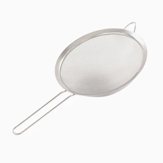 Peneira de Cozinha Inox Coador p/ Polvilhar Escorrer Massas Legumes Chá Farinha Suco Ovo Confeitaria c/ Cabo Longo Alça
