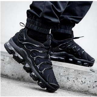 Vapormax best sale with joggers