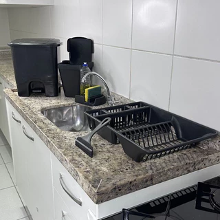 Conjunto Elegance Lixeira Pedal 13 litros Lixeira de Pia 4,8 litros, Porta Detergente, Rodinho de Pia e Escorredor de louça