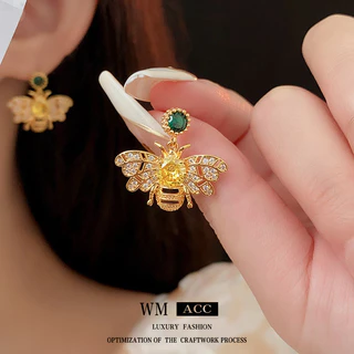 Agulha de prata zircão abelha pequenos brincos de metal elegantes e versáteis