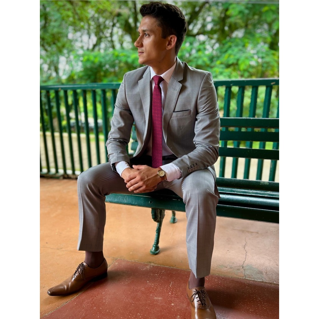 Terno Alfaiataria Xadrez Premium, Corte Italiano, Pesponto nas lapelas e bolsos, aviamentos de qualidade, traje perfeito para transmitir confiança e elegância