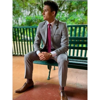 Terno Alfaiataria Xadrez Premium, Corte Italiano, Pesponto nas lapelas e bolsos, aviamentos de qualidade, traje perfeito para transmitir confiança e elegância