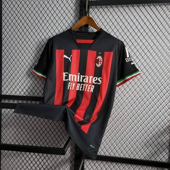 Camiseta de time do Milan tradicional