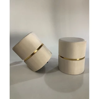 Kit 2 Pufes Com Detalhe Dourado - Decoração - Palha - Veludo