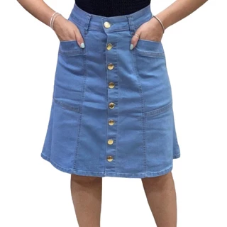 Saia Jeans Godê Rodada Evasê Midi com Botões Evangélica Feminina com Lycra e Bolsos Grandes Cintura Alta