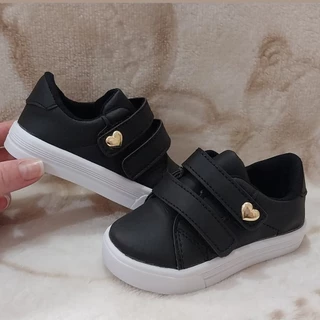 Tênis para bebê preto coração dourado menina infantil