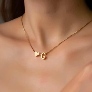Corrente choker letra pequena e coração banhado a ouro a prata